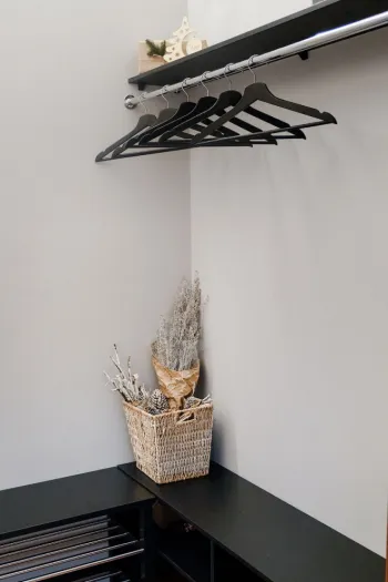 Интерьер с хранением верхней одежды в стиле фьюжн смотреть на Basicdecor