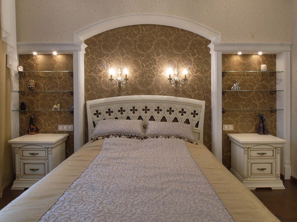 Интерьер спальни cветильниками над кроватью в классическом стиле и в стиле кантри