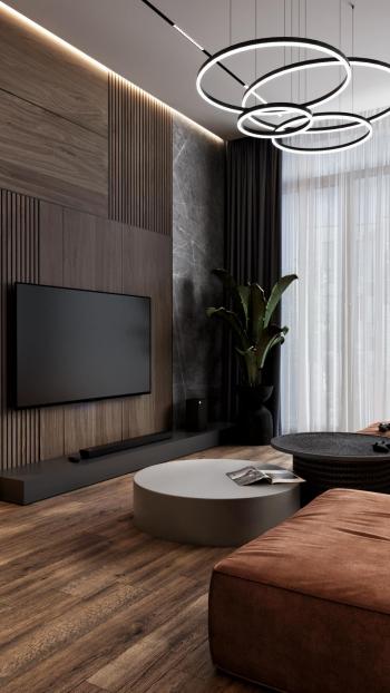 Интерьер гостиной cтеной с телевизором, телевизором на стене, нишей для телевизора и керамогранитом на стену с телевизором