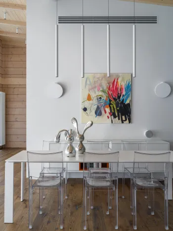 Интерьер гостиной с картинами над камином  смотреть на Basicdecor