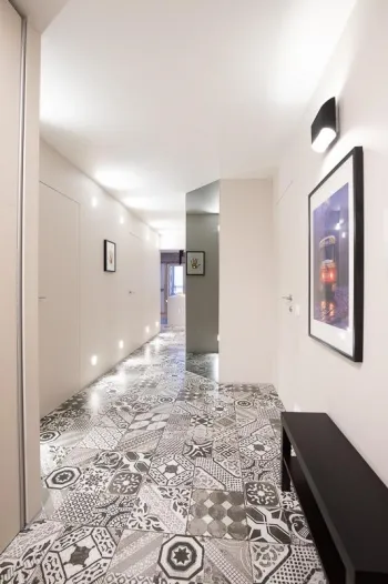 Интерьер коридора с проходной  смотреть на Basicdecor