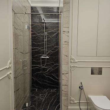Интерьер ванной с душевой из плитки  смотреть на Basicdecor