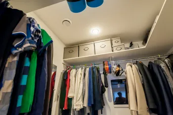 Интерьер гардеробной в современном стиле смотреть на Basicdecor