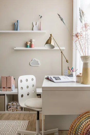 Интерьер детской c рабочим местом в современном стиле смотреть на Basicdecor