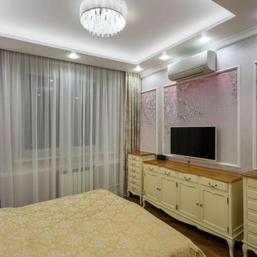 Интерьер спальни c подсветкой в неоклассике смотреть на Basicdecor