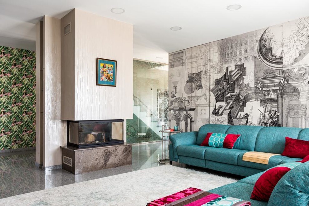 Интерьер гостиной с картинами над камином и керамогранитом на стену с телевизором в современном стиле
