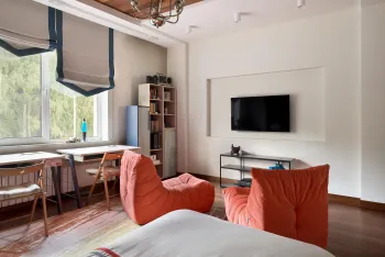 Интерьер гостиной с жалюзи и дверными жалюзи  смотреть на Basicdecor