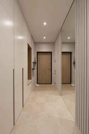 Интерьер коридора с проходной  смотреть на Basicdecor