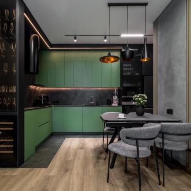Интерьер кухни cветильниками над столом  смотреть на Basicdecor