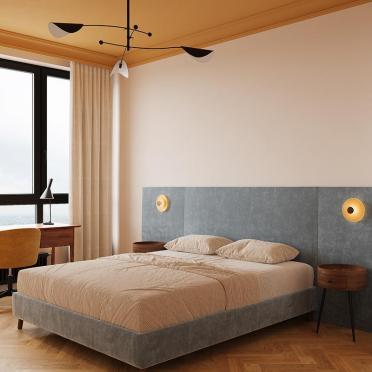 Интерьер спальни cветильниками над кроватью и с подсветкой  смотреть на Basicdecor