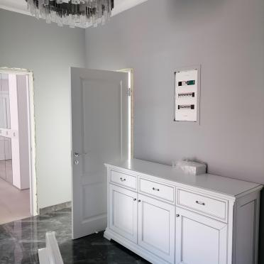 Интерьер прихожей с нишей с подсветкой и с подсветкой  смотреть на Basicdecor