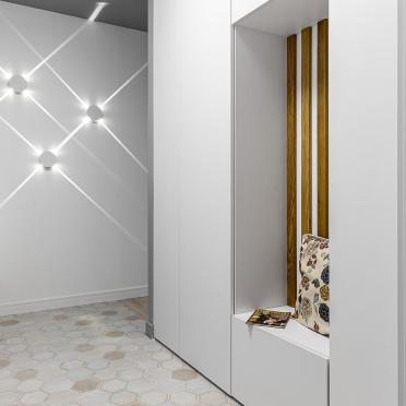 Интерьер коридора с проходной и с подсветкой  смотреть на Basicdecor