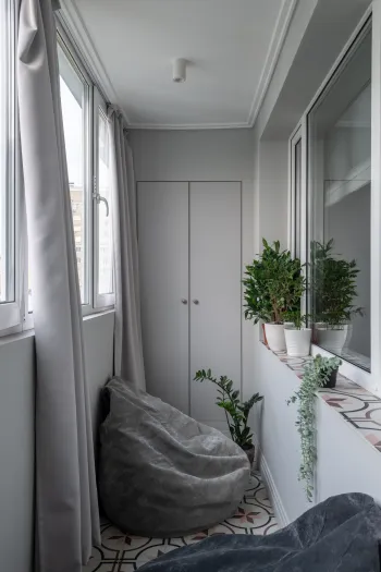 Интерьер балкона с окном и балконом в современном стиле смотреть на Basicdecor