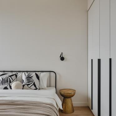 Интерьер спальни cветильниками над кроватью  смотреть на Basicdecor