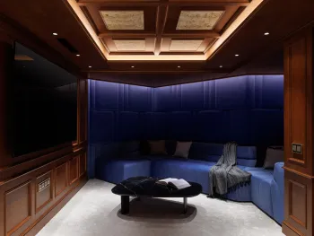 Интерьер гостиной c подсветкой  смотреть на Basicdecor