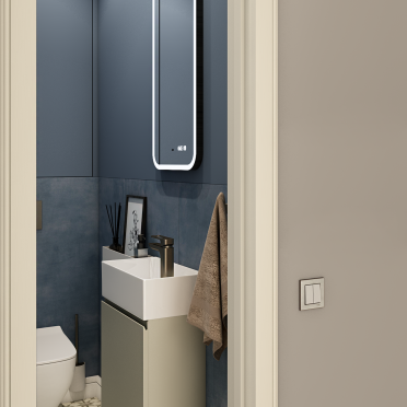 Интерьер ванной с зеркалом на двери  смотреть на Basicdecor