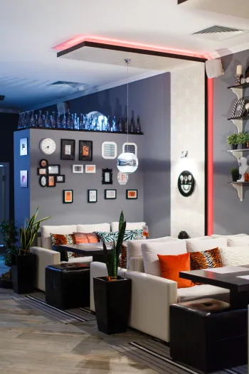 Интерьер гостиной c подсветкой в стиле фьюжн смотреть на Basicdecor