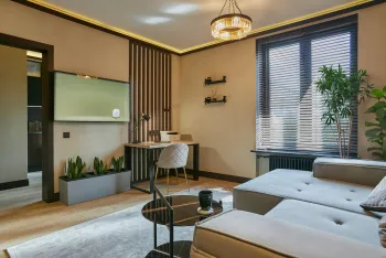 Интерьер гостиной с жалюзи  смотреть на Basicdecor