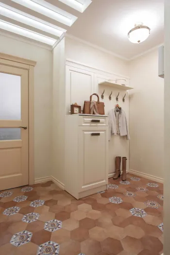 Интерьер прихожей с проходной в классическом стиле смотреть на Basicdecor
