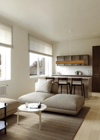 Интерьер гостиной с жалюзи  смотреть на Basicdecor