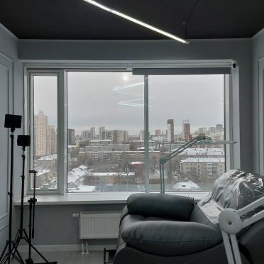 Интерьер офиса cветовыми линиями  смотреть на Basicdecor