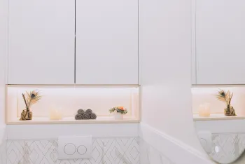 Интерьер ванной с нишей с подсветкой  смотреть на Basicdecor