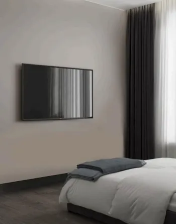 Интерьер спальни с телевизором на стене  смотреть на Basicdecor