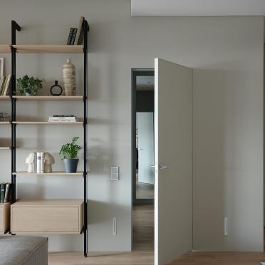 Интерьер гостиной с перегородкой раздвижной  смотреть на Basicdecor