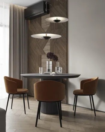 Интерьер кухни cветильниками над столом  смотреть на Basicdecor