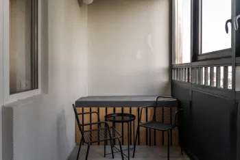 Интерьер балкона с балконом и лаунжем зона  смотреть на Basicdecor
