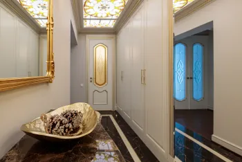 Интерьер прихожей с каретной стяжкой  смотреть на Basicdecor