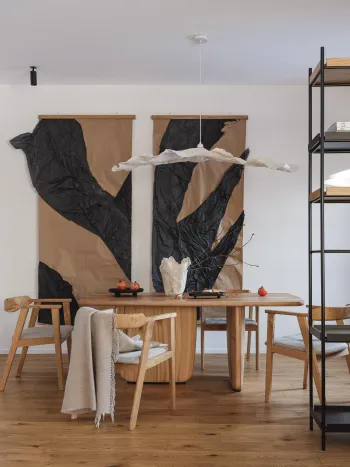 Интерьер столовой с хранением верхней одежды  смотреть на Basicdecor