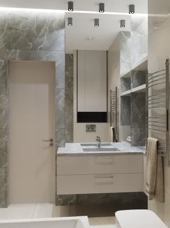 Интерьер ванной с зеркалом на двери  смотреть на Basicdecor