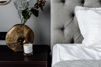 Интерьер cветильниками над кроватью  смотреть на Basicdecor