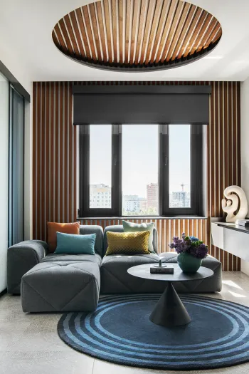 Интерьер гостиной с жалюзи и дверными жалюзи  смотреть на Basicdecor