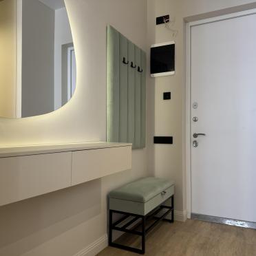 Интерьер коридора с проходной и ресепшном  смотреть на Basicdecor