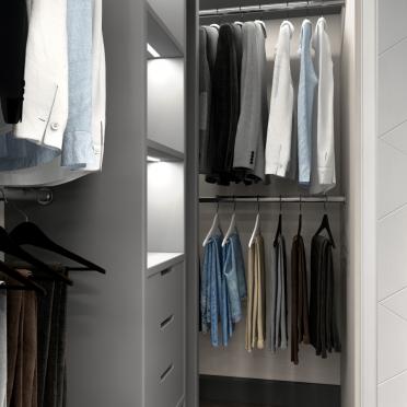 Интерьер гардеробной с хранением верхней одежды  смотреть на Basicdecor