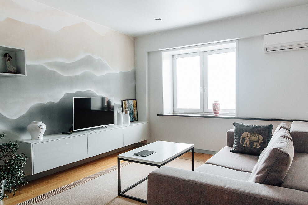 Интерьер гостиной с панно за телевизором, световыми линиями, керамогранитом на стену с телевизором и подсветкой настенной в скандинавском стиле