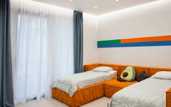 Интерьер детской c подсветкой и две кровати  смотреть на Basicdecor