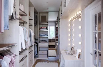 Интерьер гардеробной с гардеробной и кладовкой  смотреть на Basicdecor