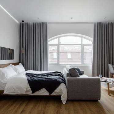 Интерьер спальни cветильниками над кроватью  смотреть на Basicdecor