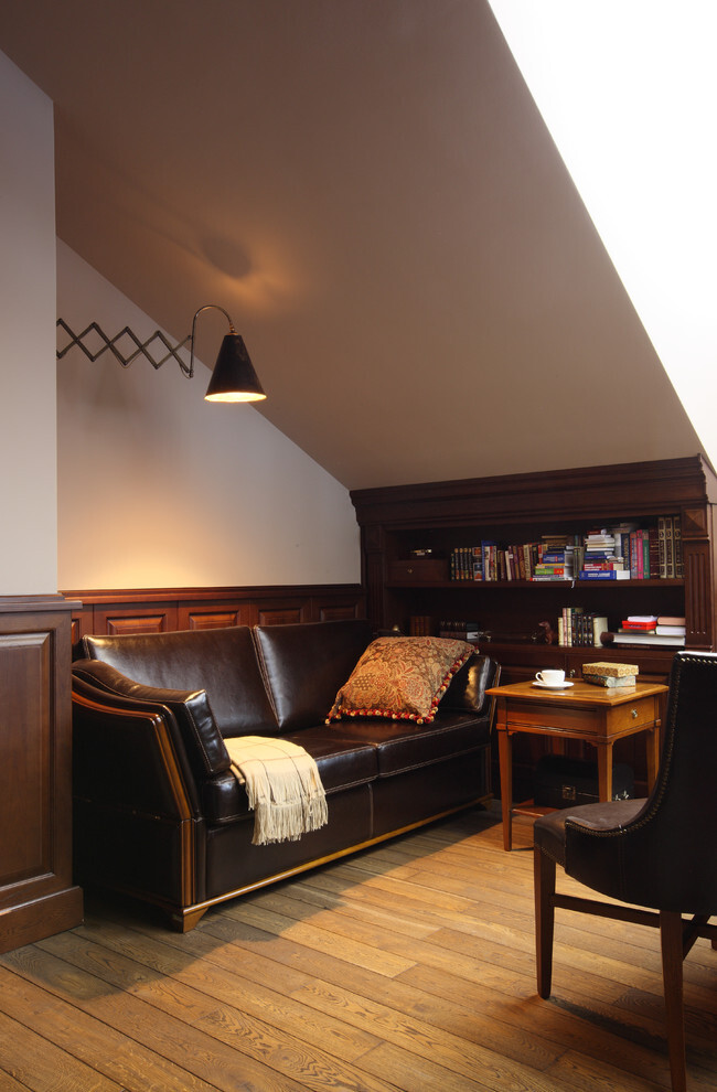 Интерьер кабинета с подсветкой настенной в классическом стиле