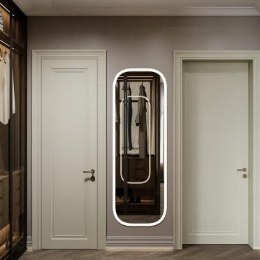 Интерьер ванной и прихожей с зеркалом на двери  смотреть на Basicdecor