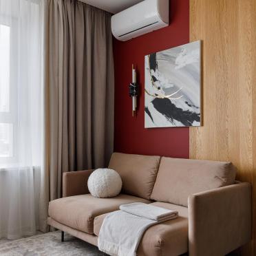 Интерьер спальни с картинами над камином  смотреть на Basicdecor