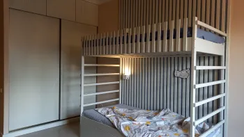 Интерьер детской cветильниками над кроватью  смотреть на Basicdecor