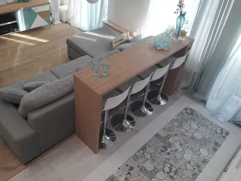 Интерьер гостиной с барной стойкой и ресепшном  смотреть на Basicdecor