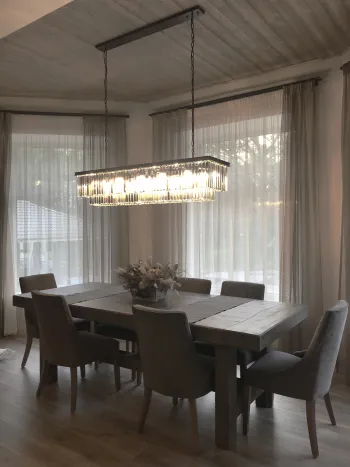 Интерьер столовой cветильниками над столом  смотреть на Basicdecor
