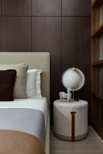 Интерьер спальни cветильниками над кроватью  смотреть на Basicdecor