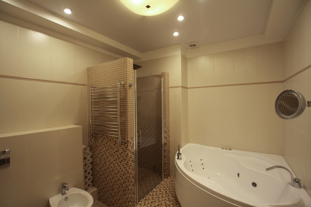 Интерьер ванной с подсветкой светодиодной в классическом стиле