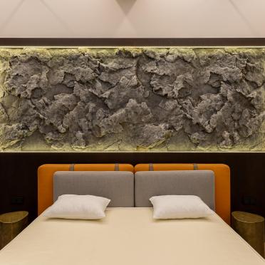 Интерьер с аквариумом в стене  смотреть на Basicdecor